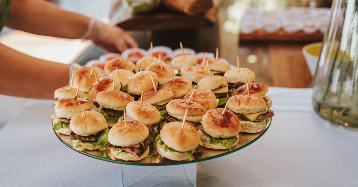 Balancing Taste and Dietary Needs in Corporate Menus
