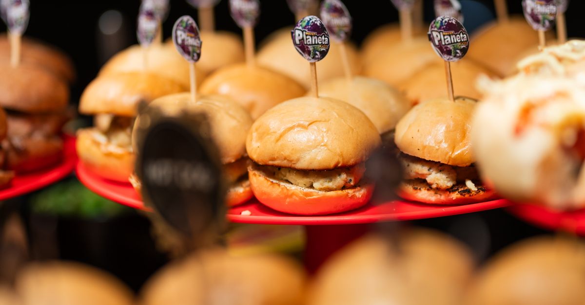 Crafting a Unique Theme for Fundraising Events through Catering