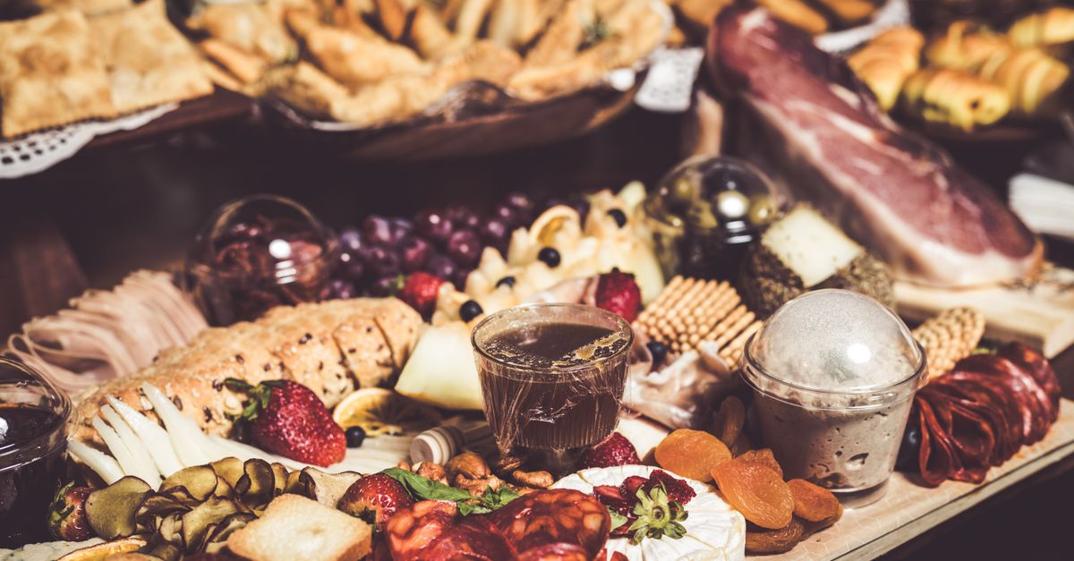 How to Plan a Sustainable Catering Menu for Festivals